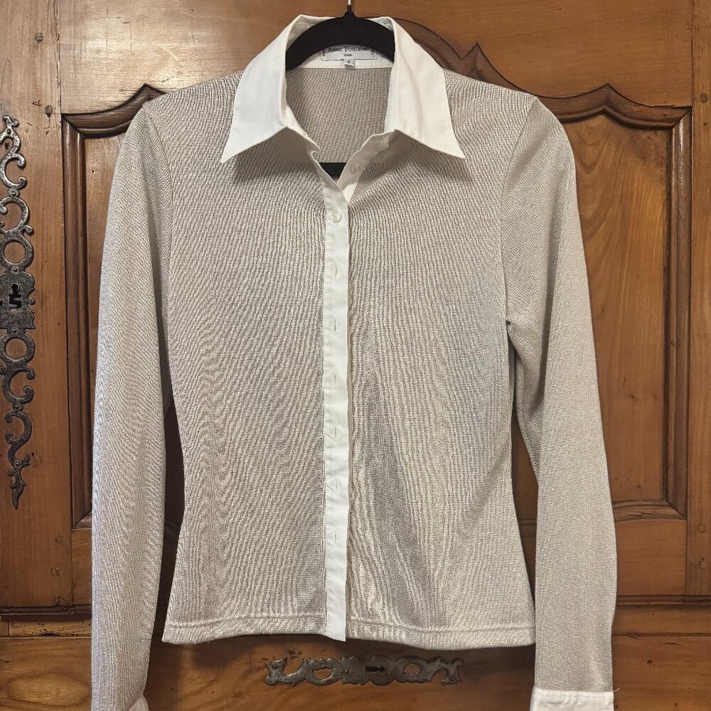 Anne Fontaine white gold knit blouse with white poplin cuffs and collar